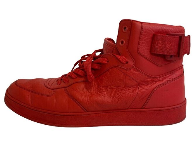 Sneakers alte della linea Rivoli di Louis Vuitton Rosso
