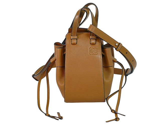 Loewe Hammock Drawstring Tasche aus Leder Medium
