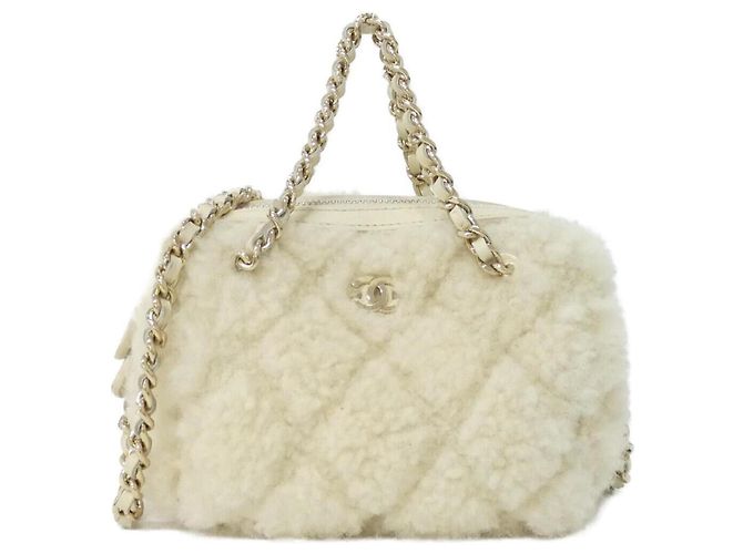 Bolsa de mão marfim Chanel com hardware dourado Cru
