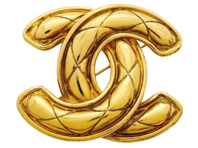 Timeless Broche Matelassé Coco Mark de Chanel Dorado