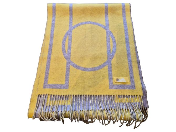 Bufanda Hermès de Cachemira Amarillo Oro