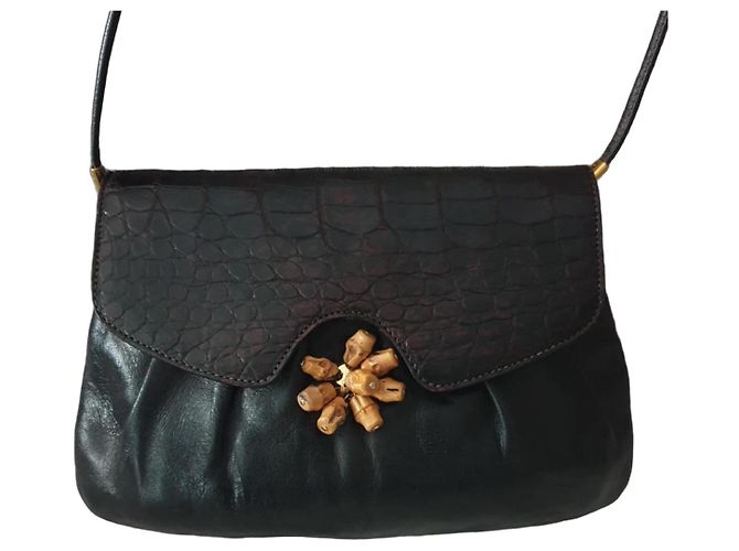 Bolsa de ombro Gucci em couro marrom com fecho de bambu