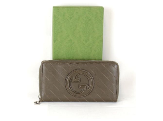 Gucci Blondie Round Zip Wallet Brown