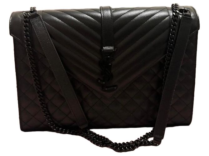 Saint Laurent Borsa Envelope Large in pelle caviar nera Nero