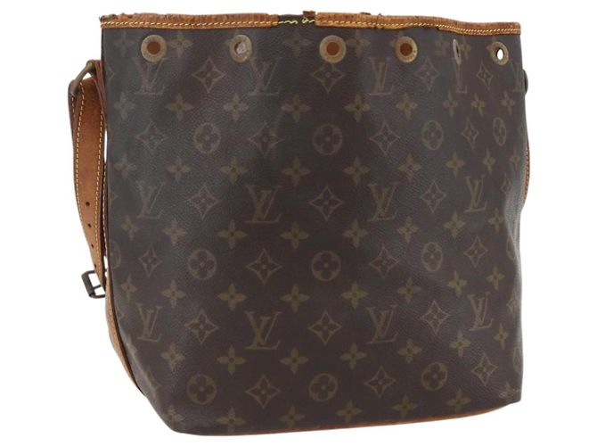 LOUIS VUITTON Monogram Petit Noe Shoulder Bag M42226 LV Auth 170103