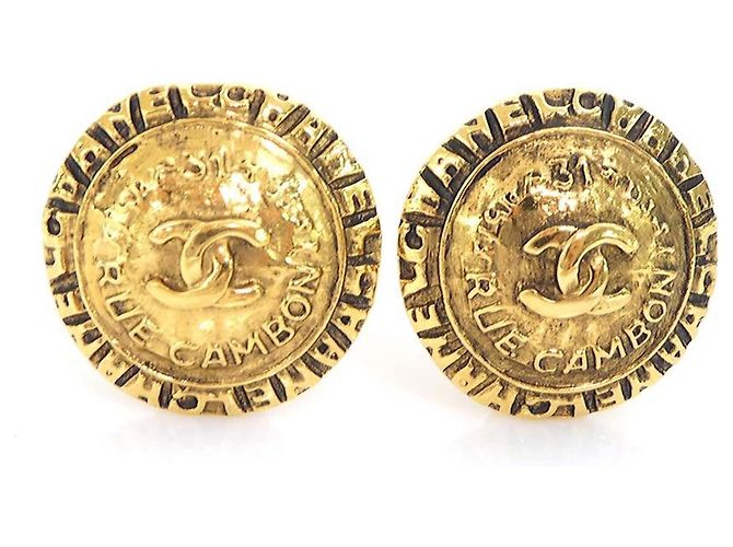Orecchini in metallo dorato Chanel Coco Mark D'oro