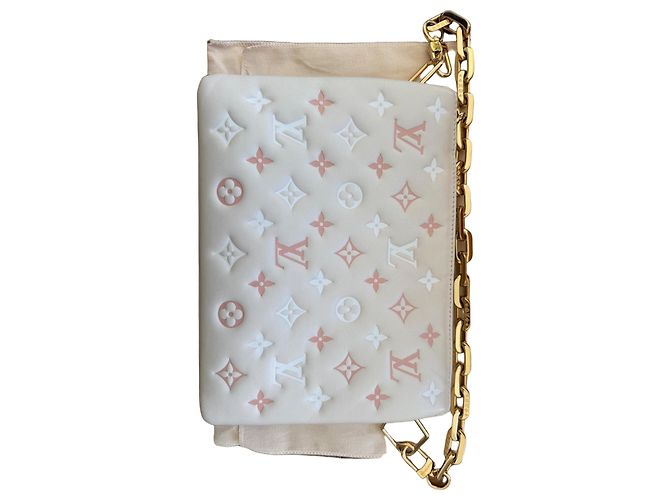 Coussin Louis Vuitton Cushion PM Tasche Lammleder Creme Roh