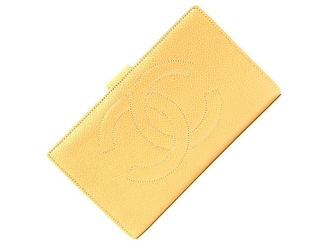 Cartera larga bifold Chanel Coco Mark Beige Camello 