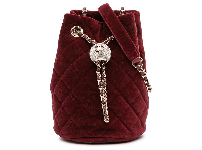 Bolsa bucket mini de veludo vermelho com cristais e pérolas da Chanel Bordeaux
