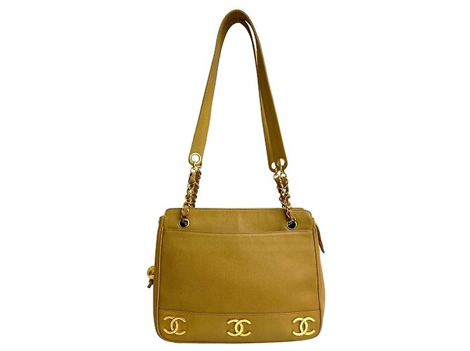 Bolsa tote de corrente em couro caviar triplo Coco bege da Chanel