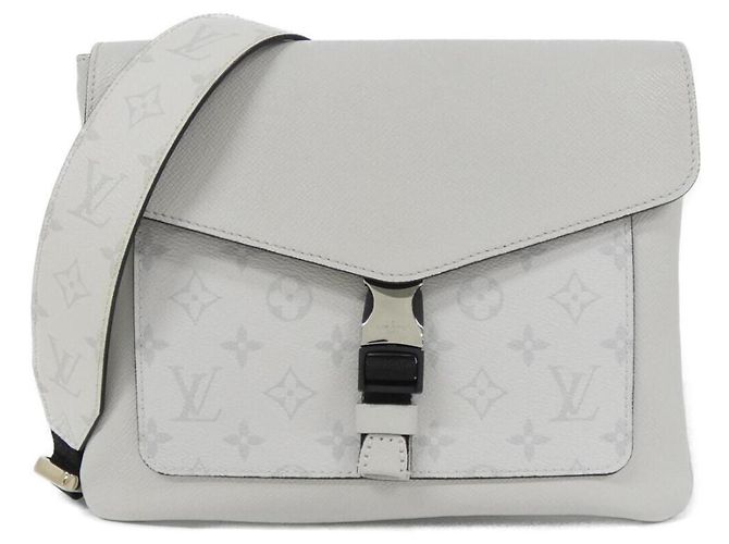 Bolsa de ombro Louis Vuitton Taiga Llama com aba Branco