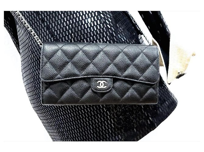 Chanel Zeitlose gesteppte Geldbörse mit Gussetklappe Schwarz