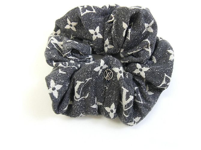 Scrunchie em denim jacquard Monogram Louis Vuitton Marrom