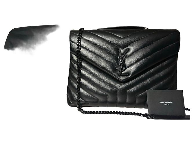 Yves Saint Laurent Bolsa Medium Loulou em couro preto acolchoado 