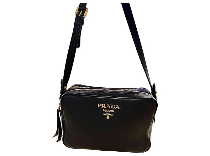 Bolsa de ombro Prada em couro preto