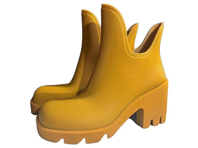 Yellow Burberry rubber boots