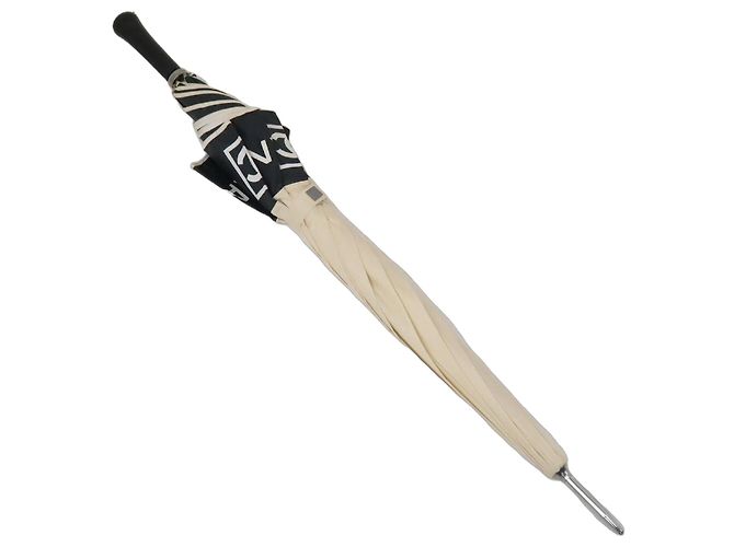 Timeless Guarda-chuva de lona de nylon com logo Coco Mark da Chanel Branco