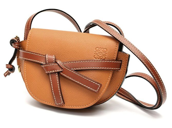 Bolsa de Ombro Loewe Gate Mini em Couro Marrom