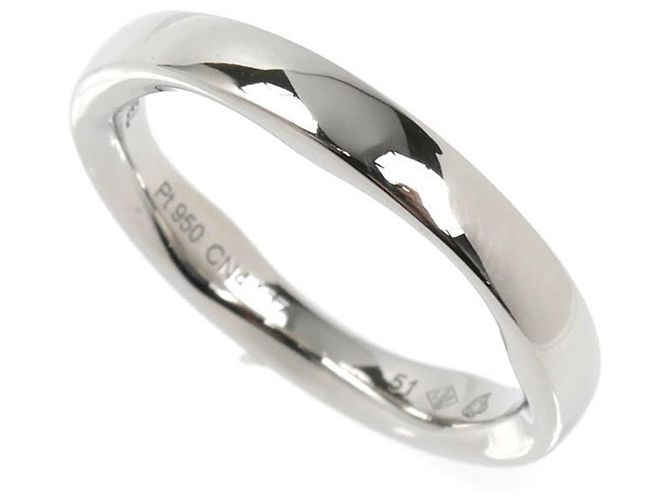 Anillo de la colección Camelia en platino Pt950 de Chanel