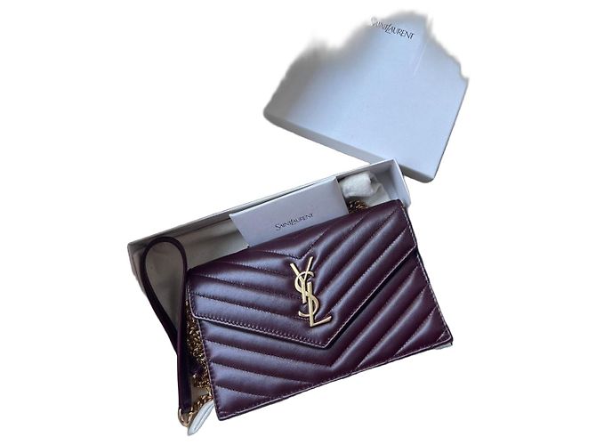 Carteira Monogram Saint Laurent com Corrente Bordeaux
