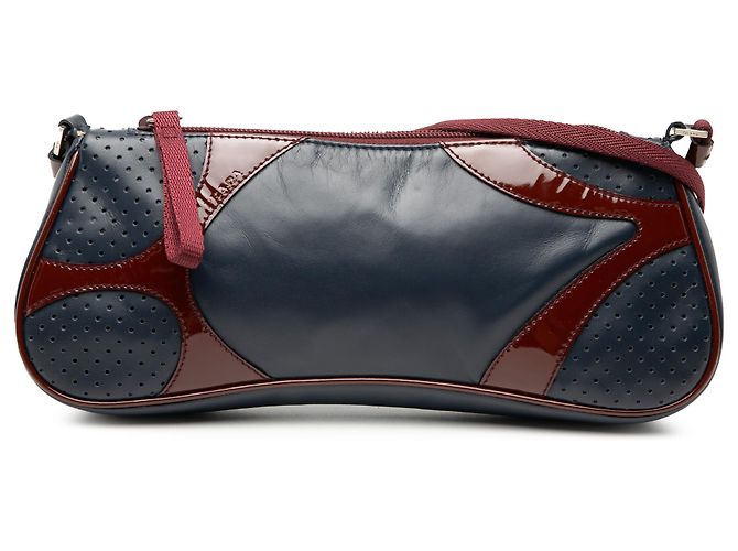 Bolsa transversal Vitello Drive em couro azul com detalhes em couro da Prada