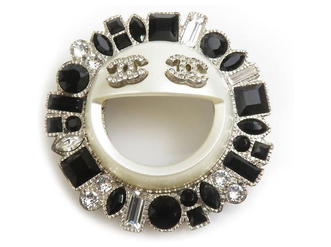 Broche de metal Coco Mark da CHANEL com strass Preto Prata