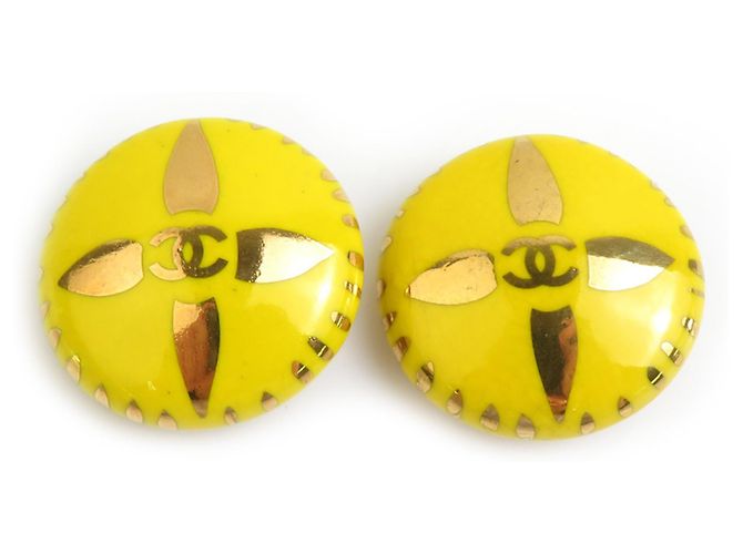 Brincos de metal com clipe Coco Mark da Chanel Dourado Amarelo