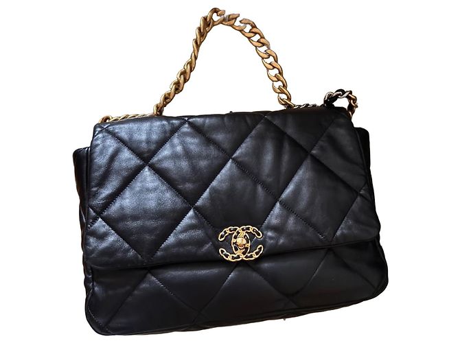 Bolsa Chanel Maxi 19 com aba Preto