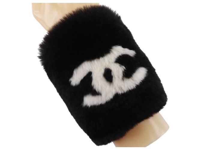 Pulseira Charm Coco Mark da Chanel Preto
