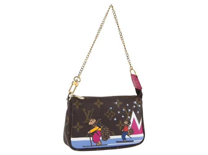 LOUIS VUITTON Mini Pochette Accessori Ski Bear Monogram M67769 Auth 168214SM Monogramma