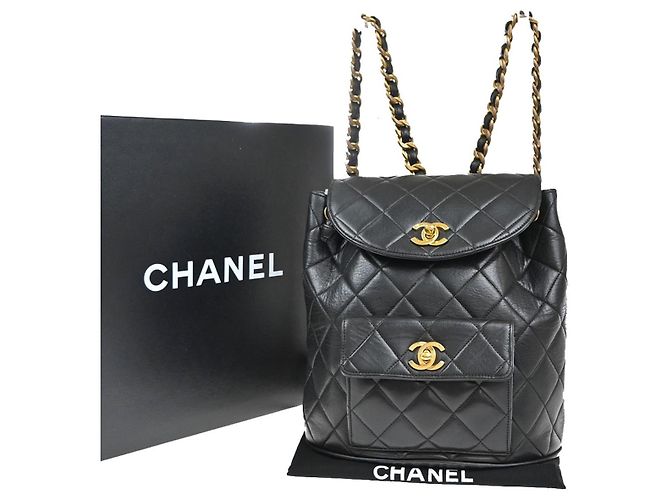 Chanel Duma Drawstring Cuero Acolchado Small Negro