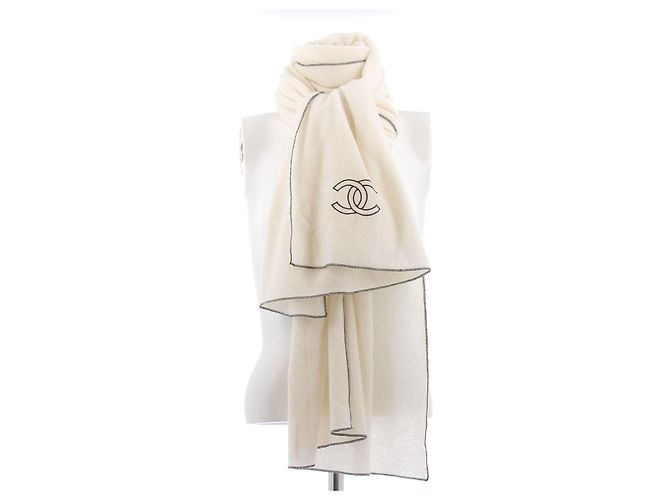 Chanel Sciarpa bianca e nera Bianco Cachemire