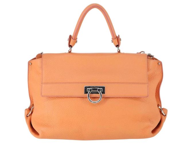 Bolsa Sofia em couro texturizado grande Salvatore Ferragamo