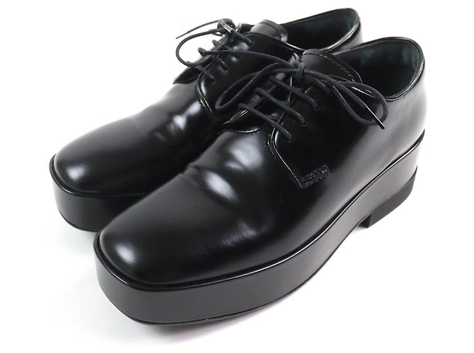 Sapatos de dress em couro com cadarço e plataforma com logo traseiro Prada Preto