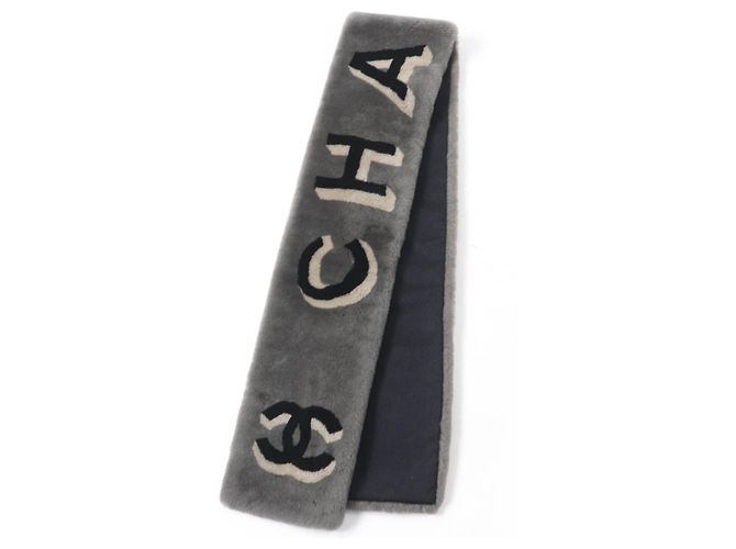 Timeless Chanel Sciarpa in Cashmere Mouton con Design Logo COCO Mark Grigio