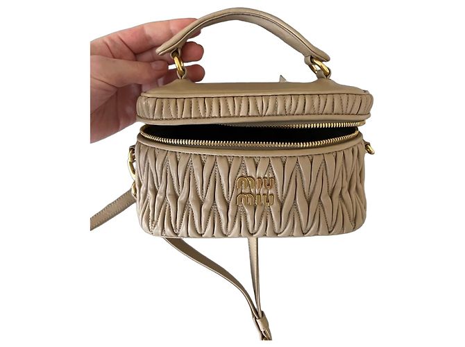 Bolsa Matelassé Miu Miu Bege