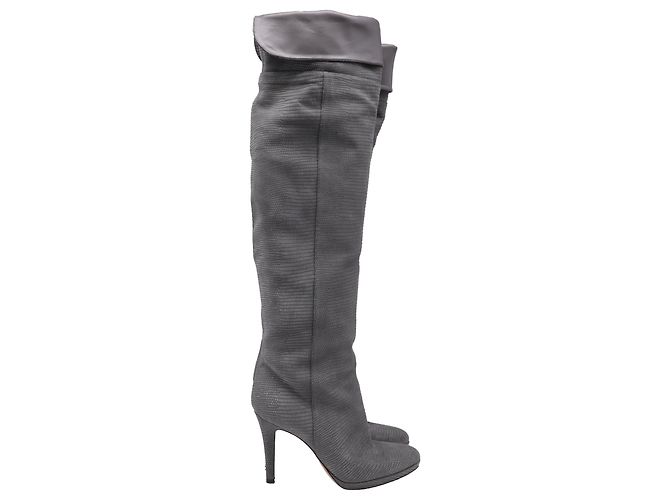 Knöchelhohe Stiefel aus grauem Wildleder mit Echsenprägung von Jimmy Choo
