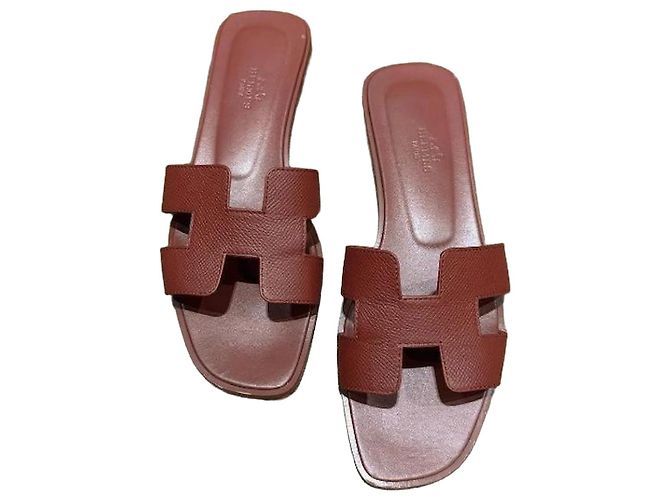 Sandali Hermès Oran in pelle bordeaux Bordò