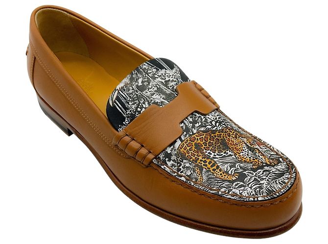 Mocassins Kennedy em couro marrom claro da Hermès com vampiro impresso de onça