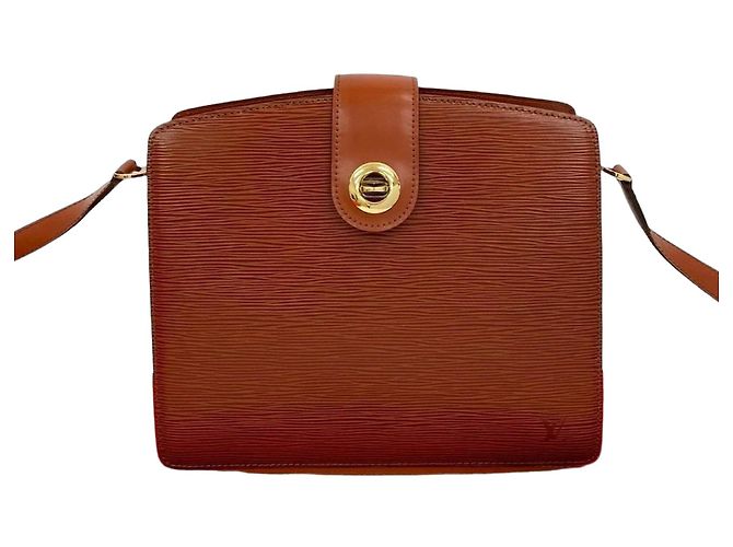 Bolsa de Ombro Louis Vuitton Capucines em Couro Epi Marrom