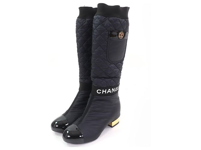 Timeless Chanel COCO logo design Patent Leather 2way Boots Black