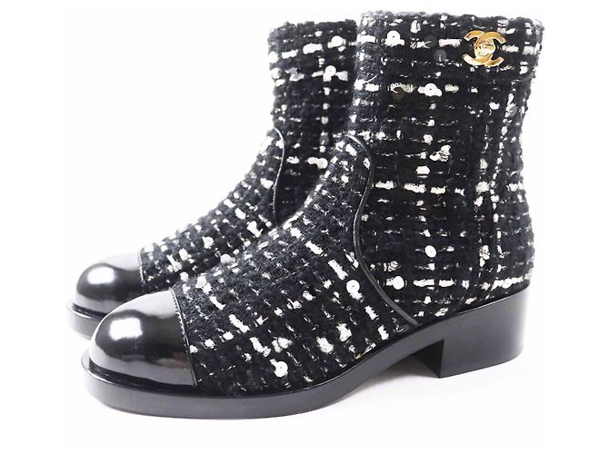Timeless Botines cortos de tweed con cierre Turnlock COCO de Chanel Negro Blanco Dorado