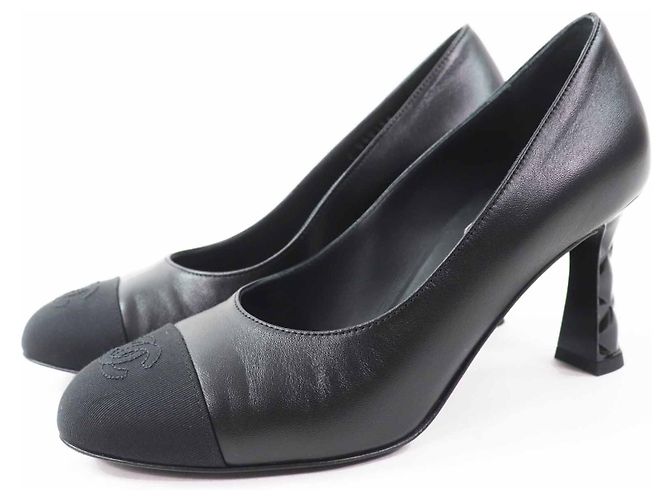 Timeless Zapatos de tacón de cuero COCO Mark Matelassé de Chanel Negro
