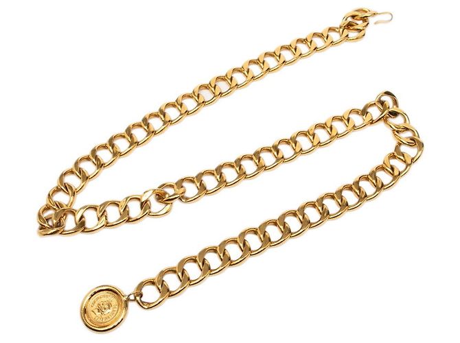 Cinturón de mujer dorado de la línea Cambon de Chanel