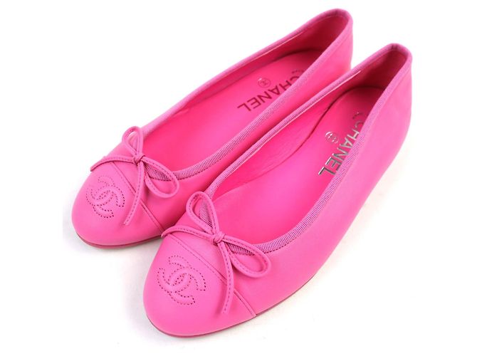 Timeless Lederpumps mit COCO-Markierung von Chanel Pink