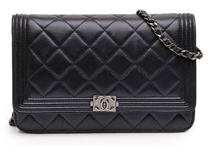 Cartera Boy de piel de cordero acolchada azul de Chanel con cadena Azul marino