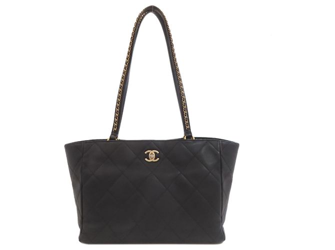 Bolsa tote Chanel Matelassé com hardware dourado Preto
