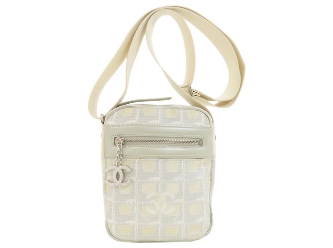 Bolso de hombro de la nueva línea de viaje de Chanel Beige