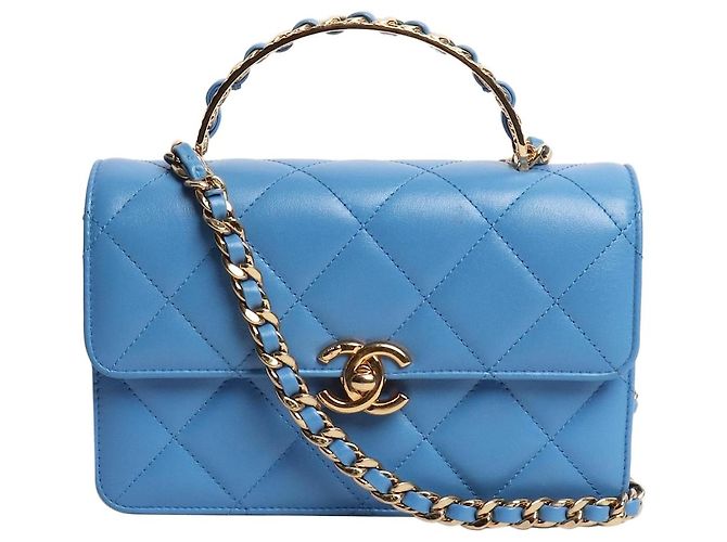 Chanel Pequena bolsa transversal de couro de cordeiro azul acolchoada