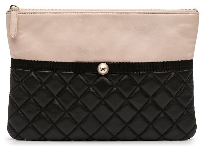 Clutch Chanel preto médio em couro de cordeiro e bezerro matelassado com pérolas O Bege